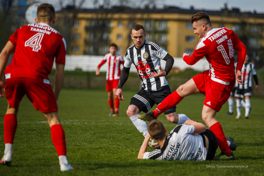 Mecz czwartej ligi piłki nożnej: Tarnovia - Metal Tarnów